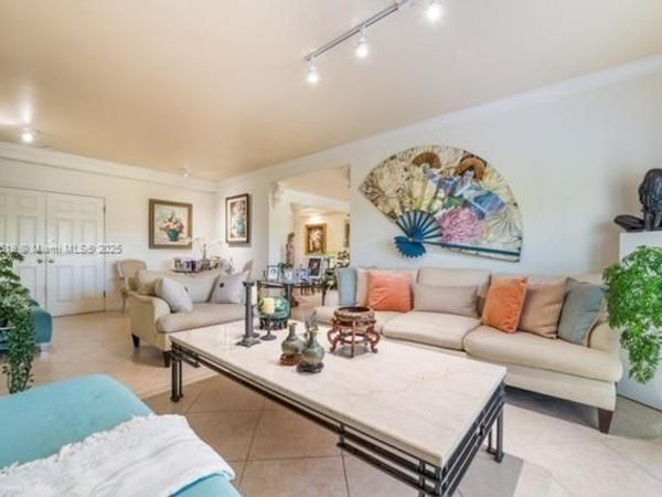 1400 Salzedo St, Unit 305, Coral Gables, FL 33134