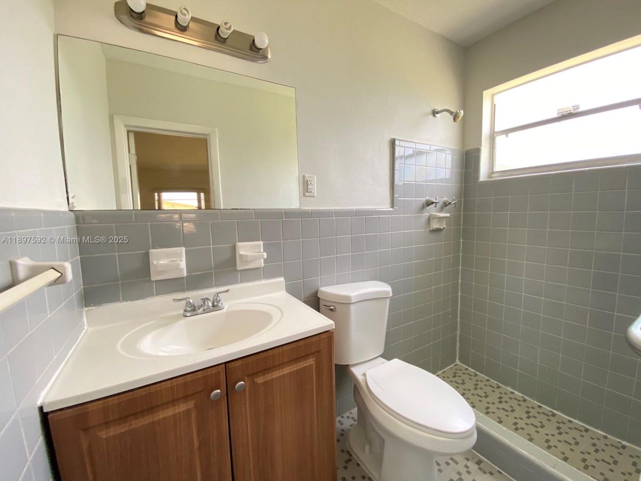 1121 NE 214th St, Miami, FL 33179 Photo