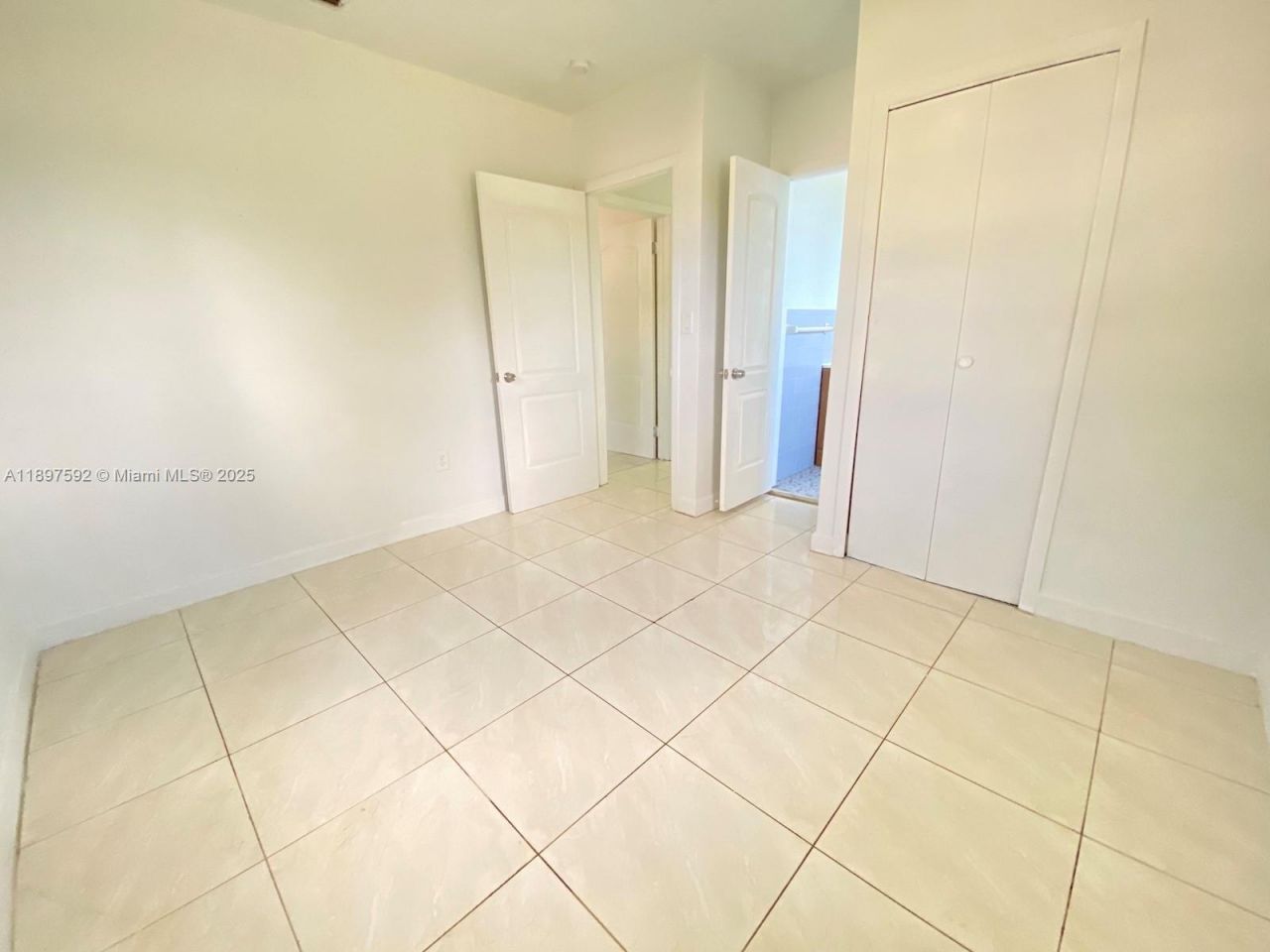 1121 NE 214th St, Miami, FL 33179 Photo