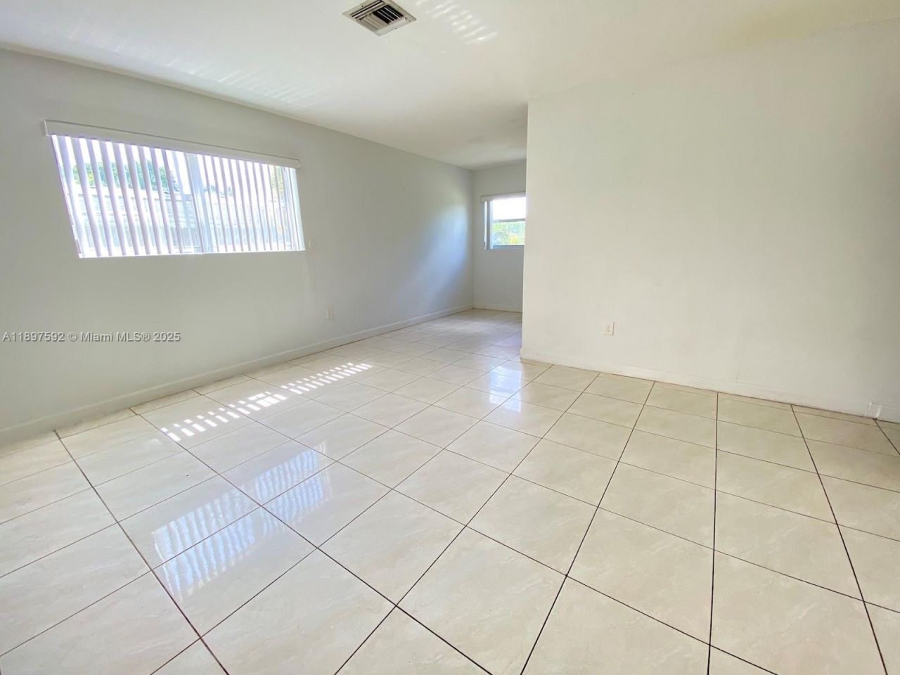 1121 NE 214th St, Miami, FL 33179 Photo