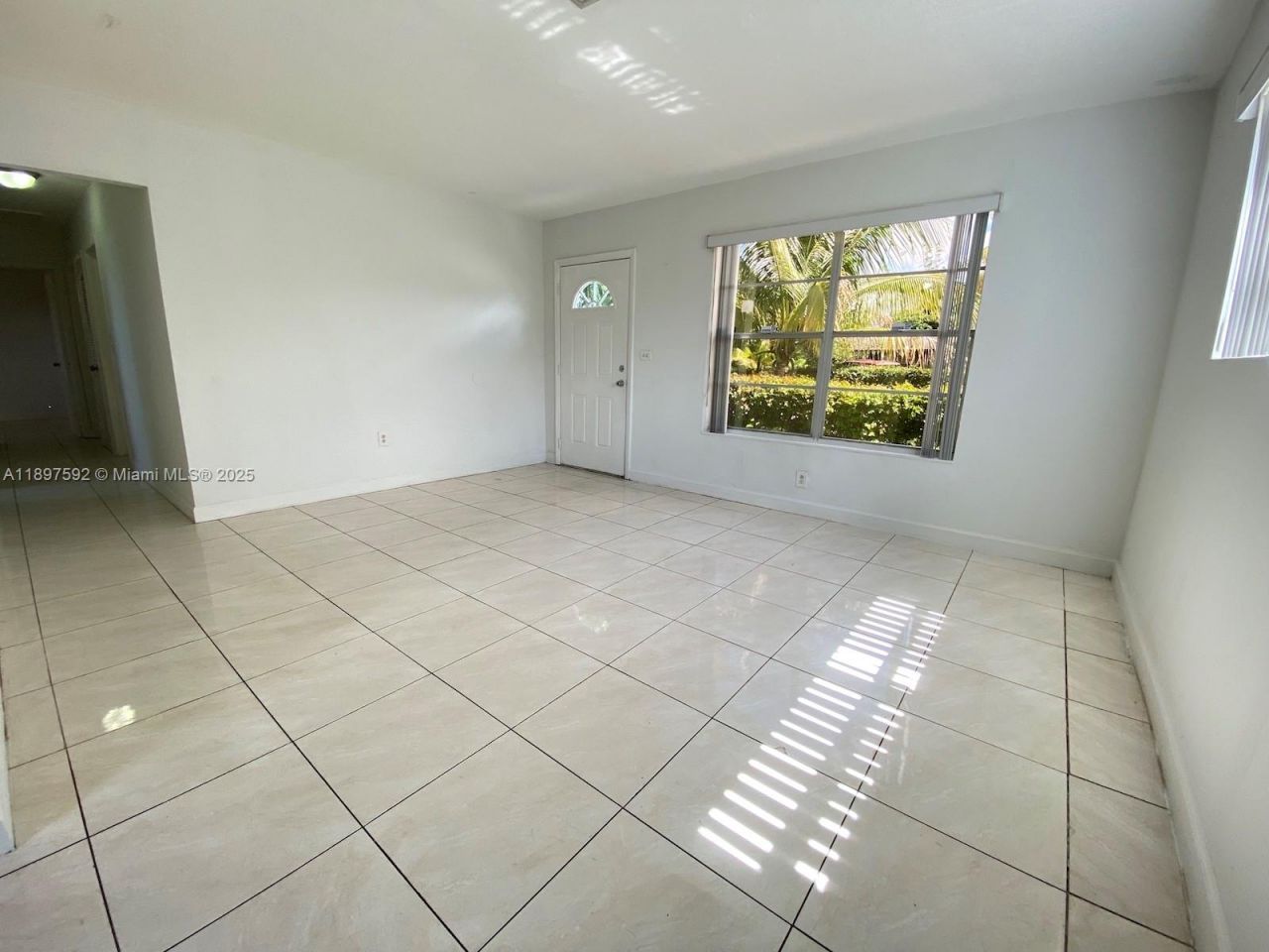 1121 NE 214th St, Miami, FL 33179 Photo