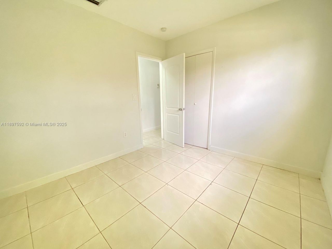 1121 NE 214th St, Miami, FL 33179 Photo