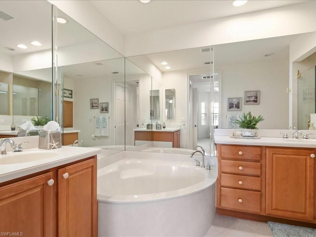7832 Hawthorne Dr, Unit 1902, Naples, FL 34113 Photo