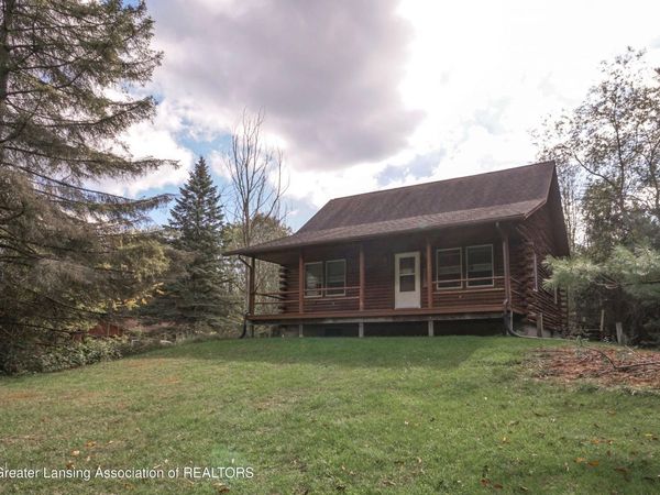 9515 W Moss Road, Fowler, MI 48835