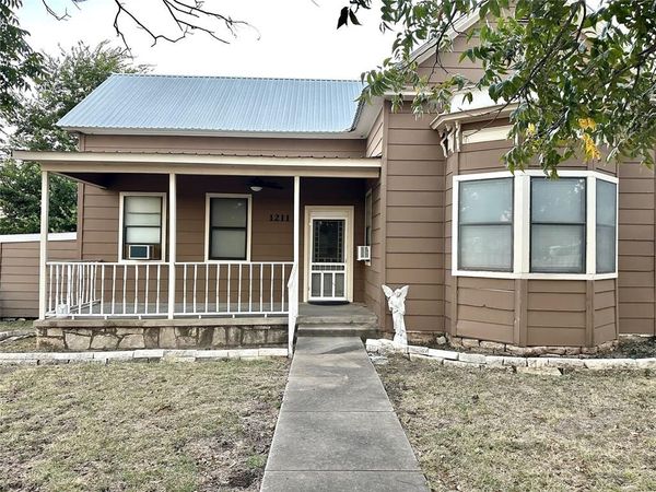 1211 Hutchings Street, Goldthwaite, TX 76844