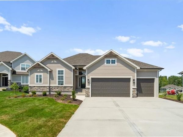 4473 Tee Box Drive, Basehor, KS 66007
