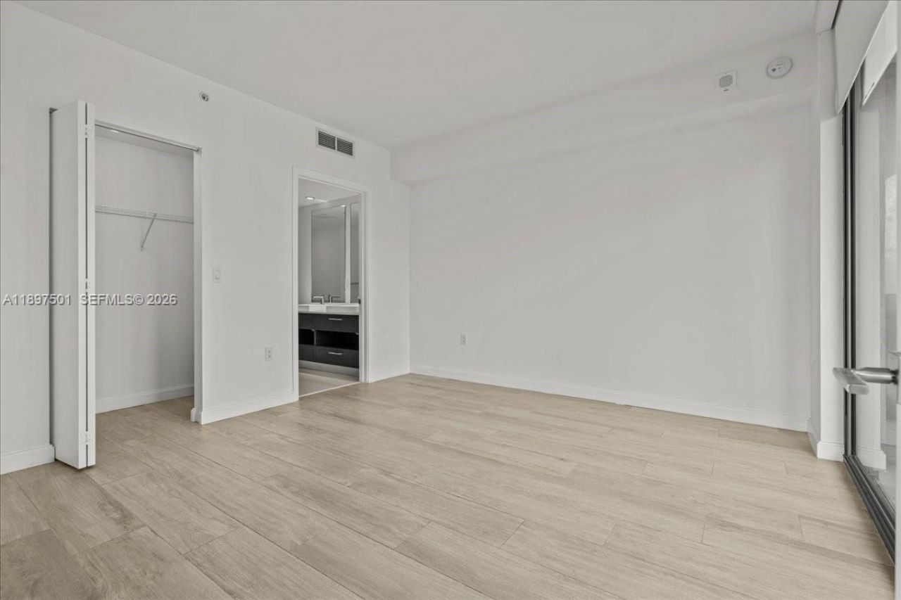 55 SW 9th St, Unit 3006, Miami, FL 33130 Photo