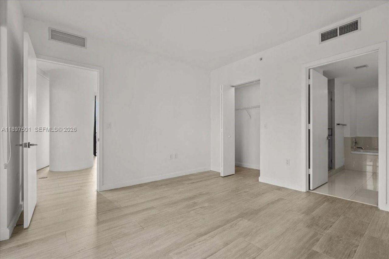55 SW 9th St, Unit 3006, Miami, FL 33130 Photo