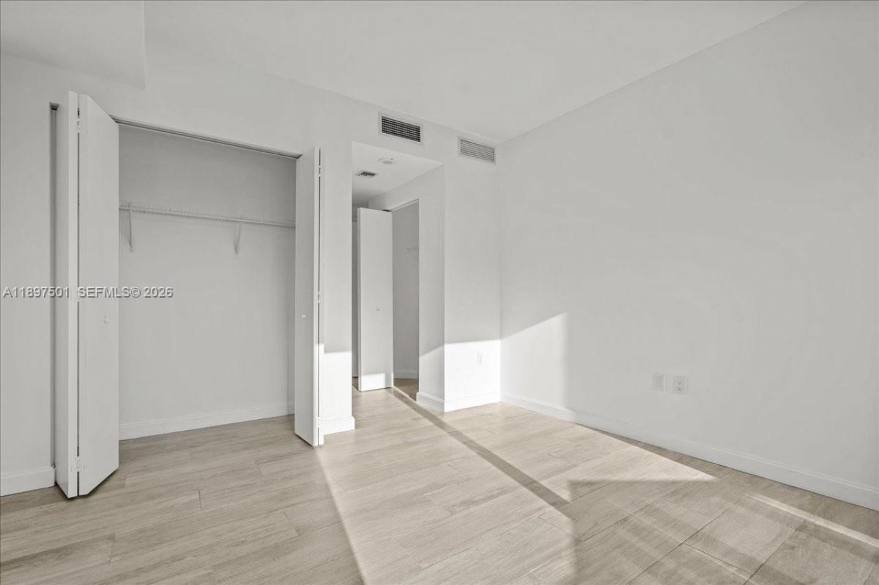 55 SW 9th St, Unit 3006, Miami, FL 33130 Photo