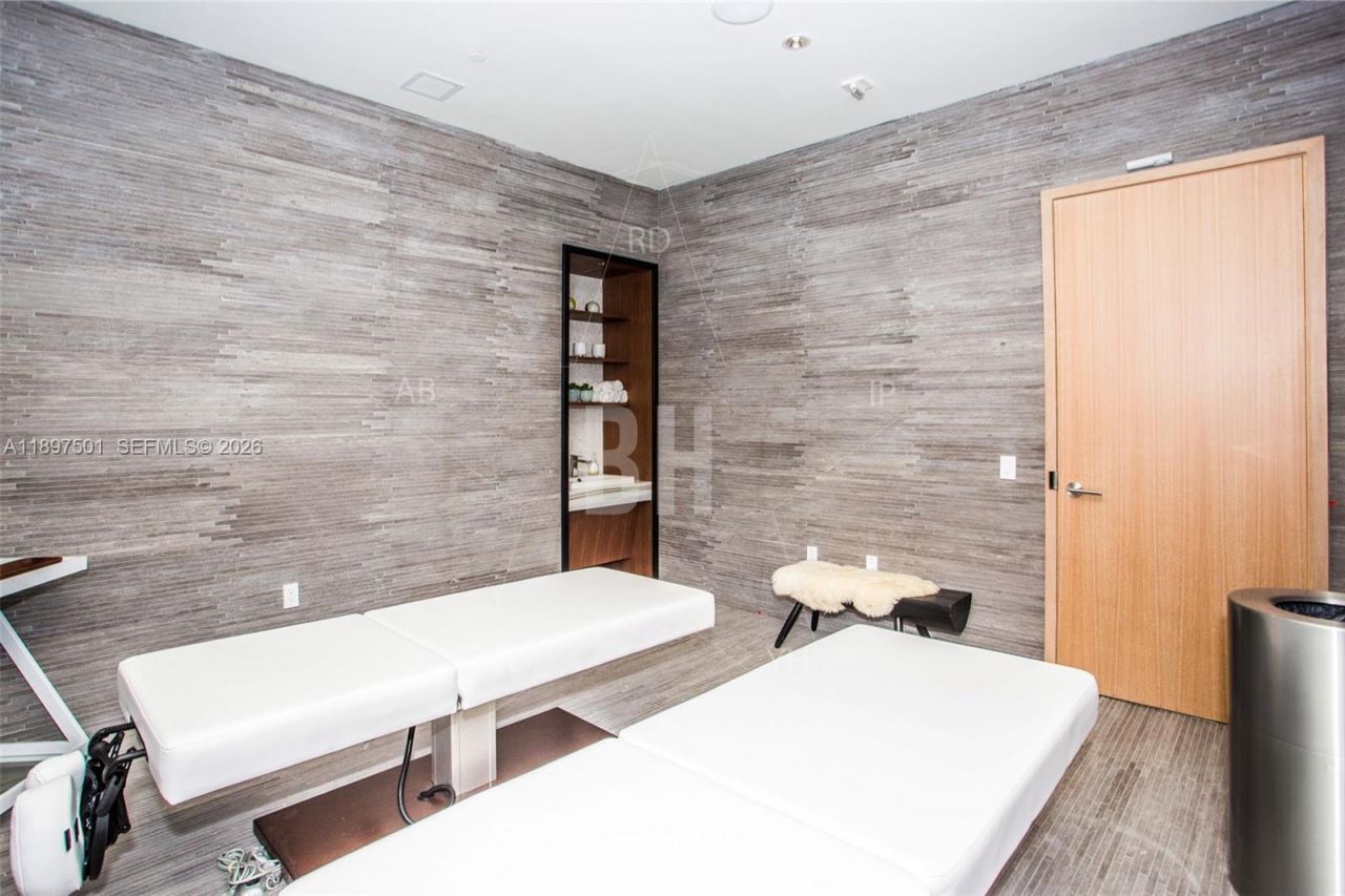 55 SW 9th St, Unit 3006, Miami, FL 33130 Photo