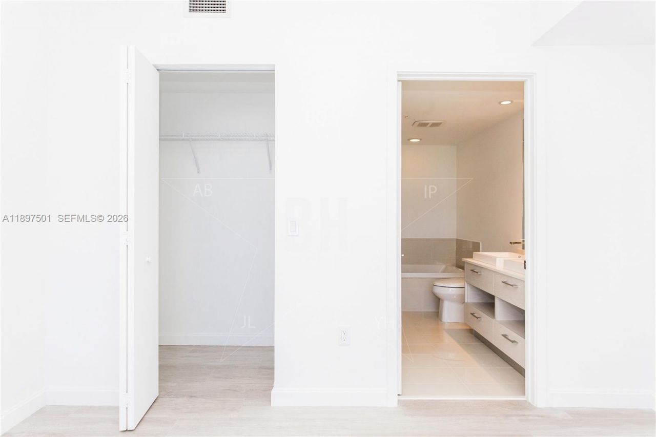 55 SW 9th St, Unit 3006, Miami, FL 33130 Photo