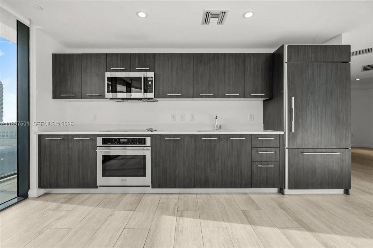 55 SW 9th St, Unit 3006, Miami, FL 33130 Photo