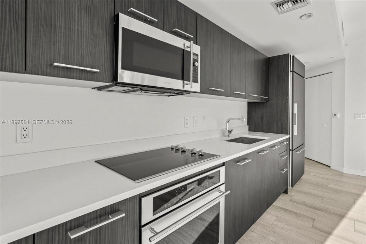 55 SW 9th St, Unit 3006, Miami, FL 33130 Photo
