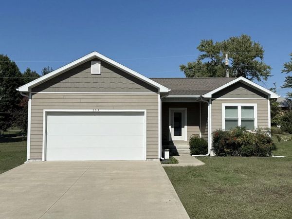 205 E Golden Avenue, El Dorado Springs, MO 64744