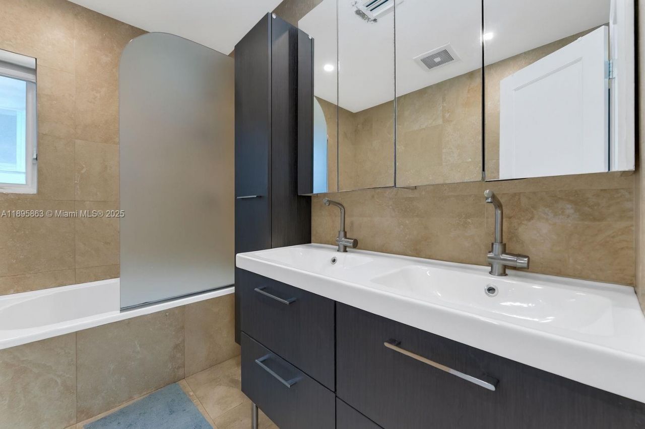 4801 University Dr, Coral Gables, FL 33146 Photo