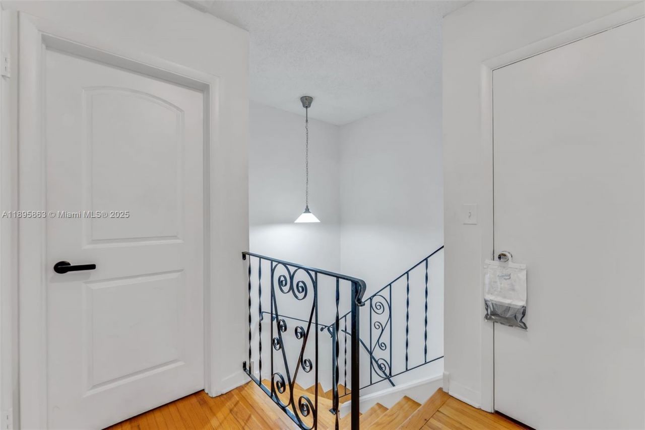 4801 University Dr, Coral Gables, FL 33146 Photo