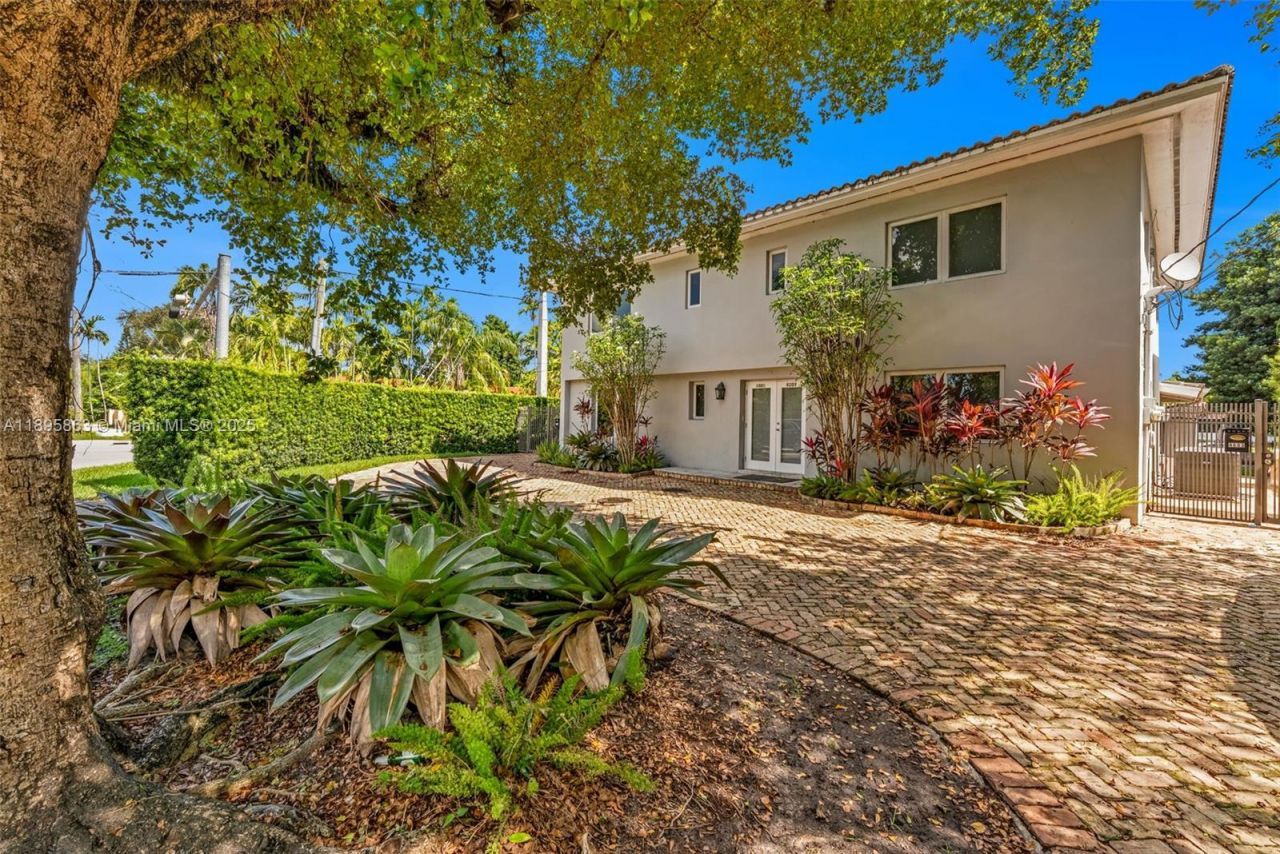 4801 University Dr, Coral Gables, FL 33146 Photo