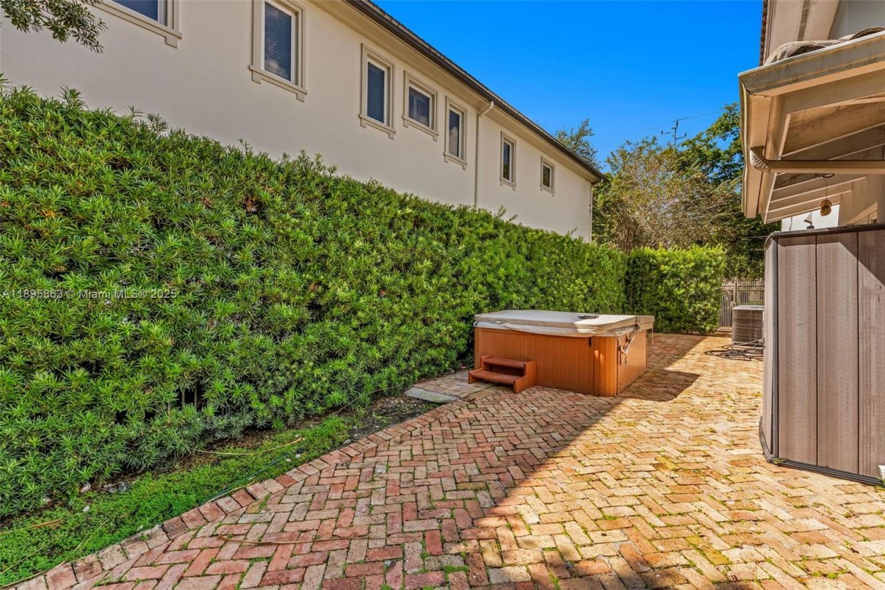 4801 University Dr, Coral Gables, FL 33146 Photo