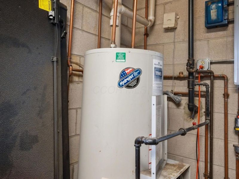 2835 E Hill Avenue, Toledo, OH 43607 Photo 68