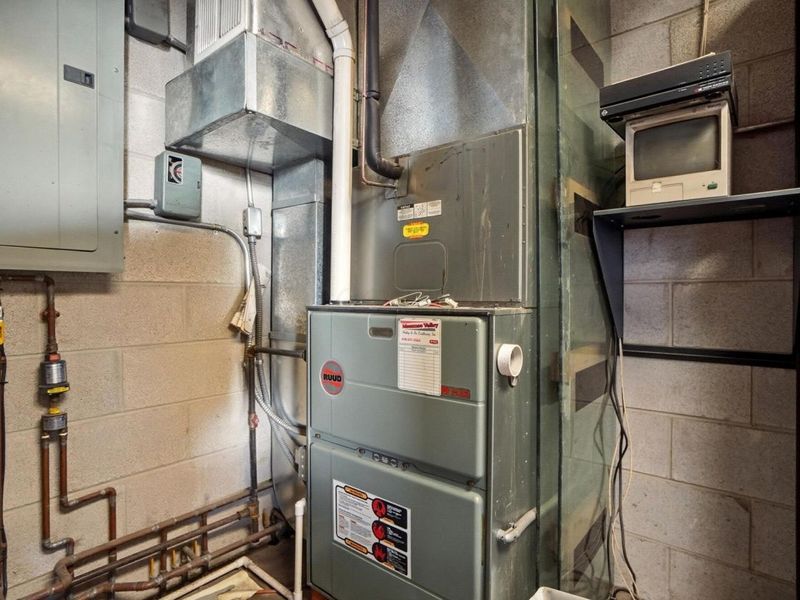 2835 E Hill Avenue, Toledo, OH 43607 Photo 69