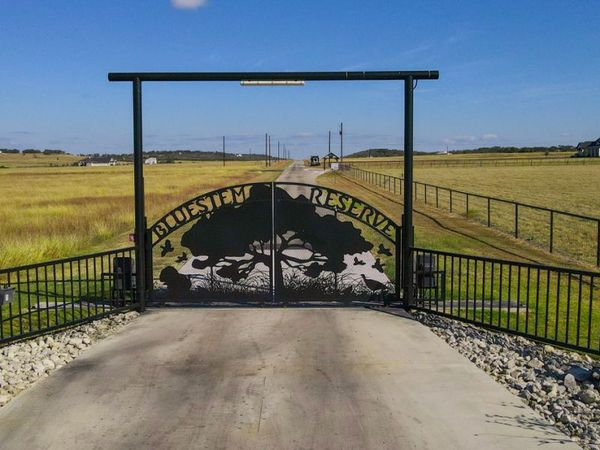 1271 Branch Rd, Geronimo, TX 78155