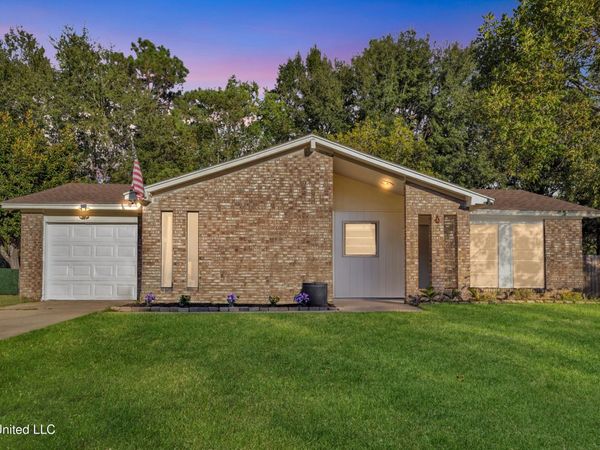 1324 Glacier Avenue, Ocean Springs, MS 39564