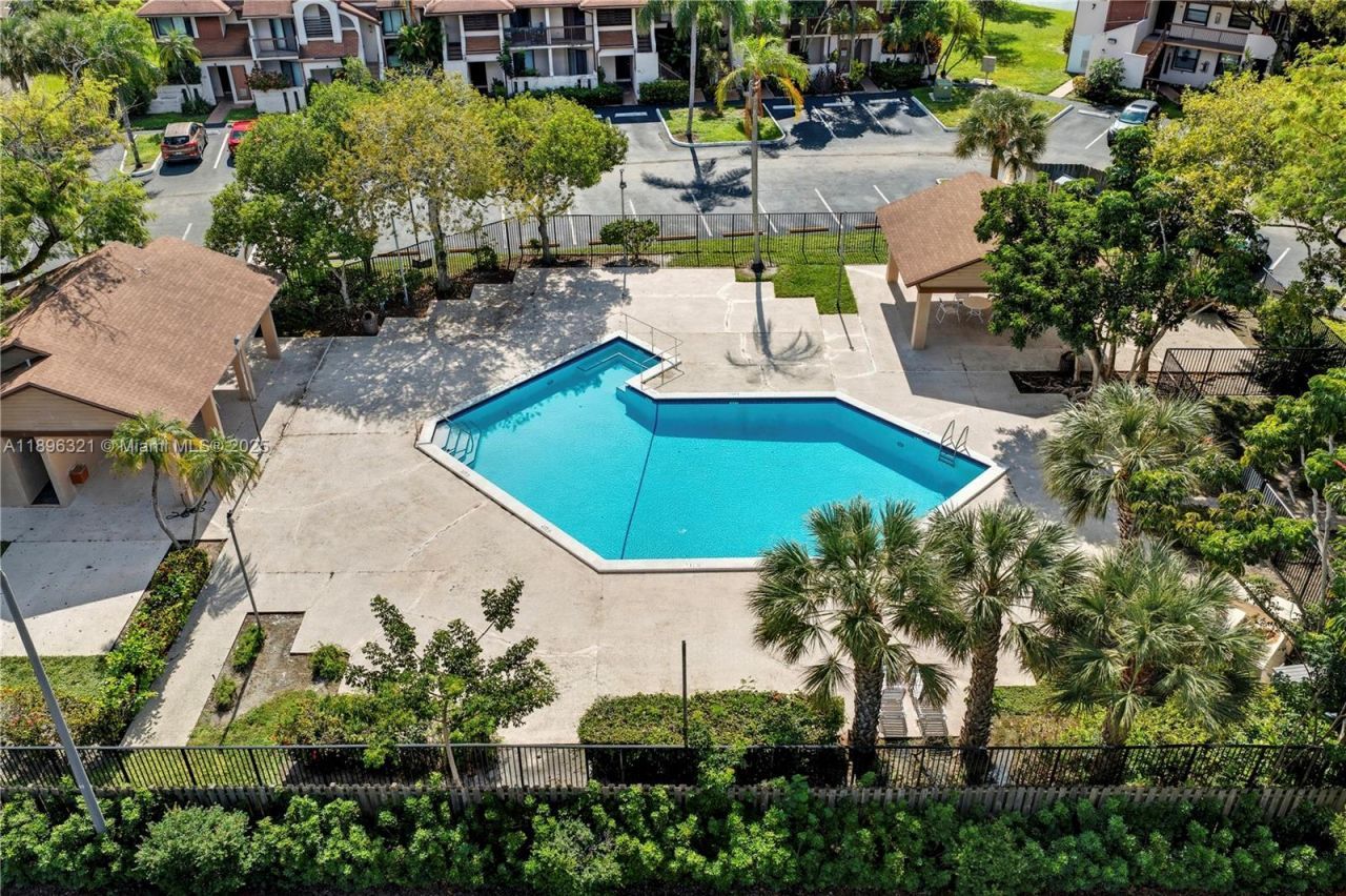 9877 Nob Hill Ct, Unit 9877, Sunrise, FL 33351 Photo