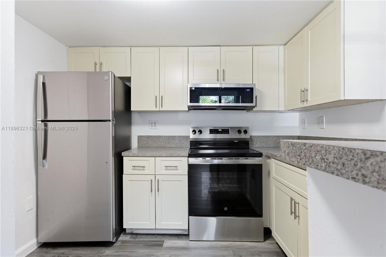 9877 Nob Hill Ct, Unit 9877, Sunrise, FL 33351 Photo