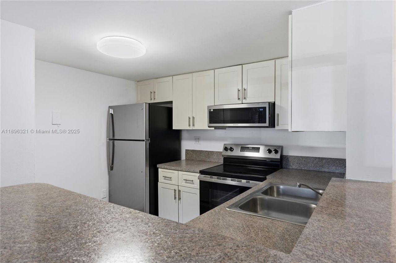 9877 Nob Hill Ct, Unit 9877, Sunrise, FL 33351 Photo