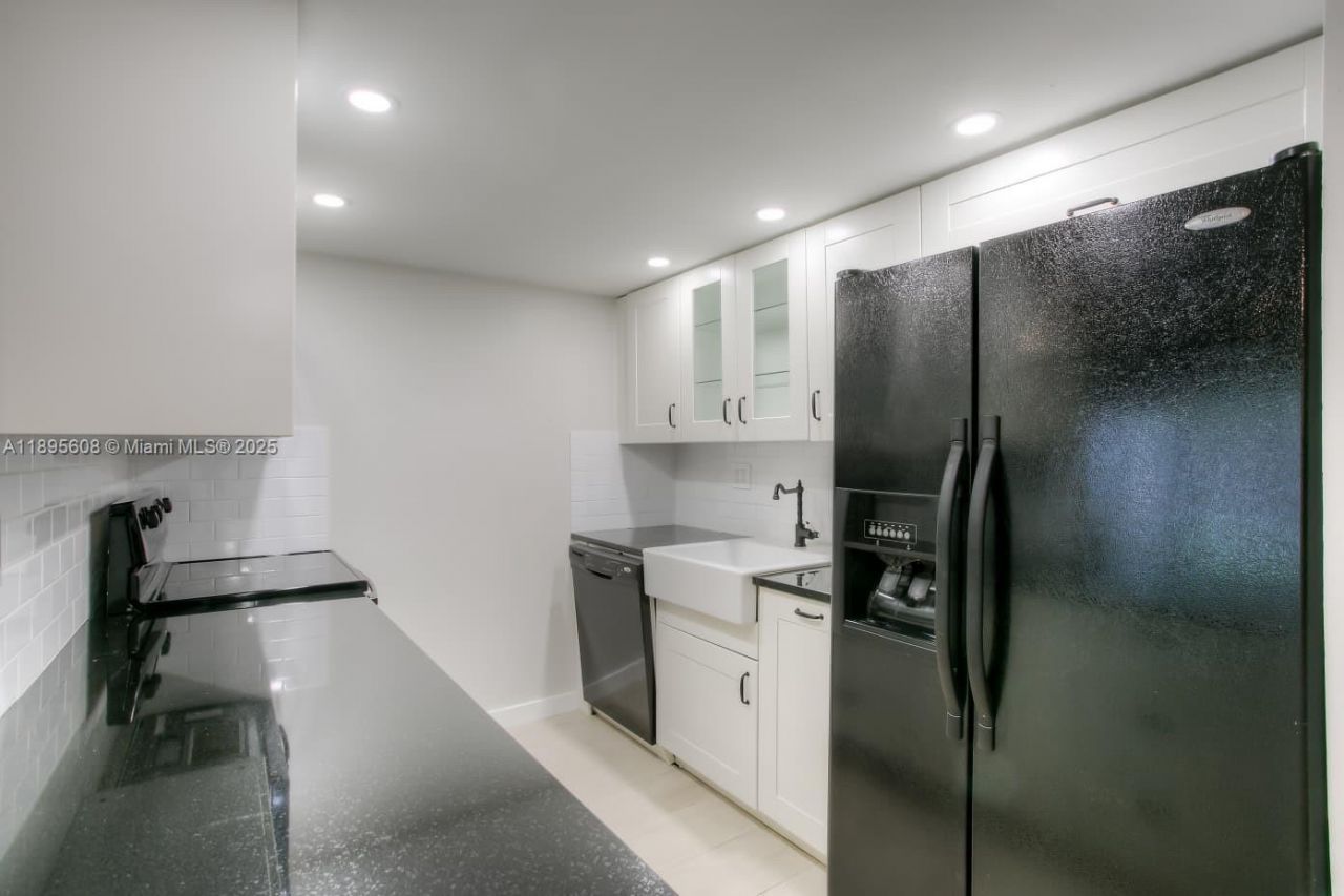 14329 Memorial Hwy, Unit 7-K, Miami, FL 33161 Photo