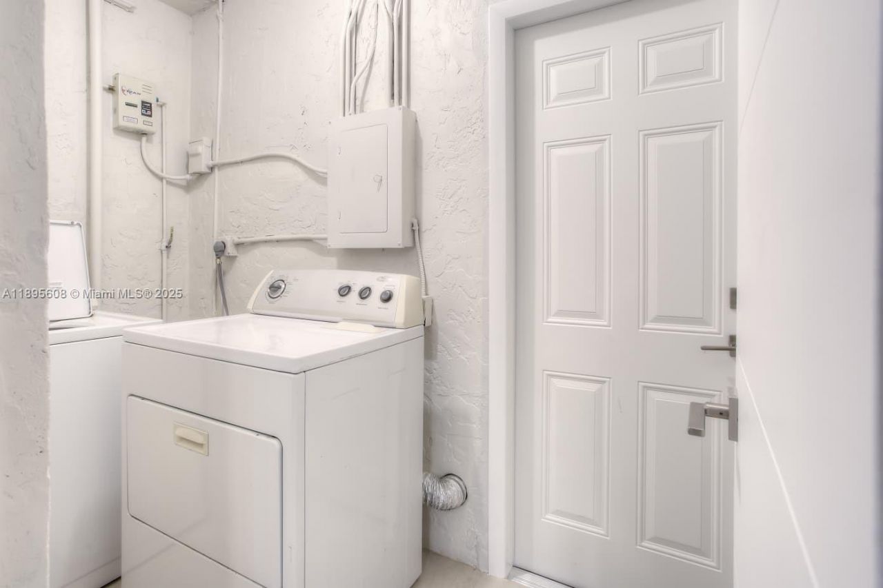 14329 Memorial Hwy, Unit 7-K, Miami, FL 33161 Photo