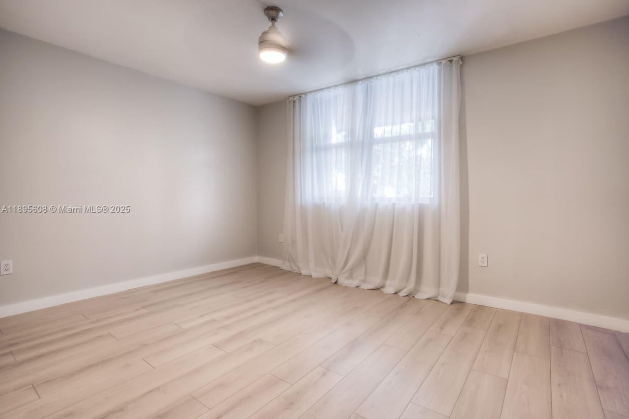 14329 Memorial Hwy, Unit 7-K, Miami, FL 33161 Photo