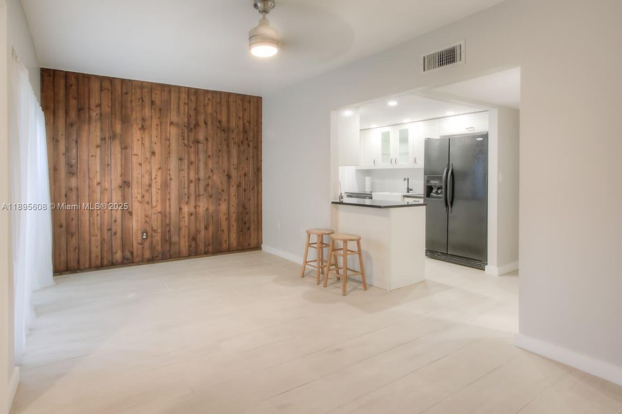 14329 Memorial Hwy, Unit 7-K, Miami, FL 33161 Photo