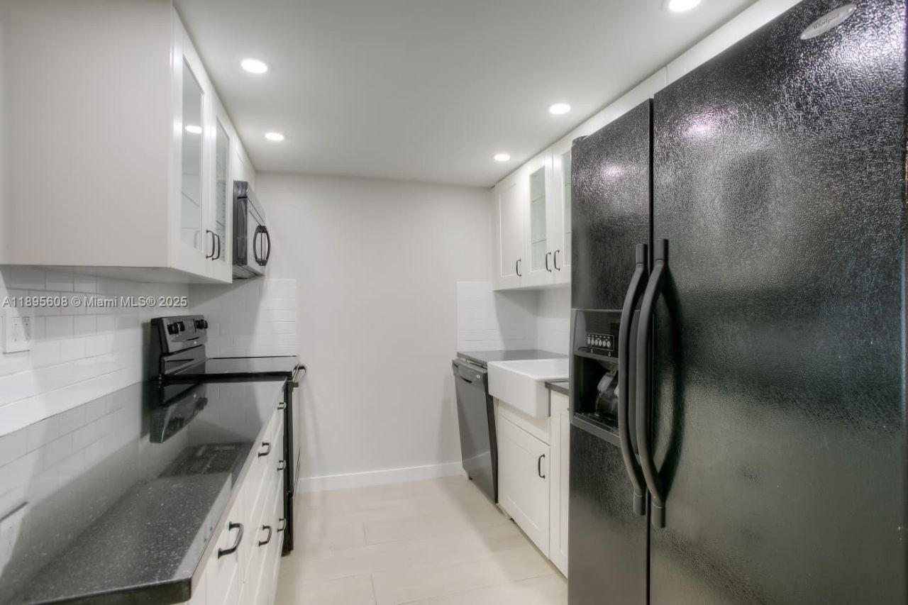 14329 Memorial Hwy, Unit 7-K, Miami, FL 33161 Photo