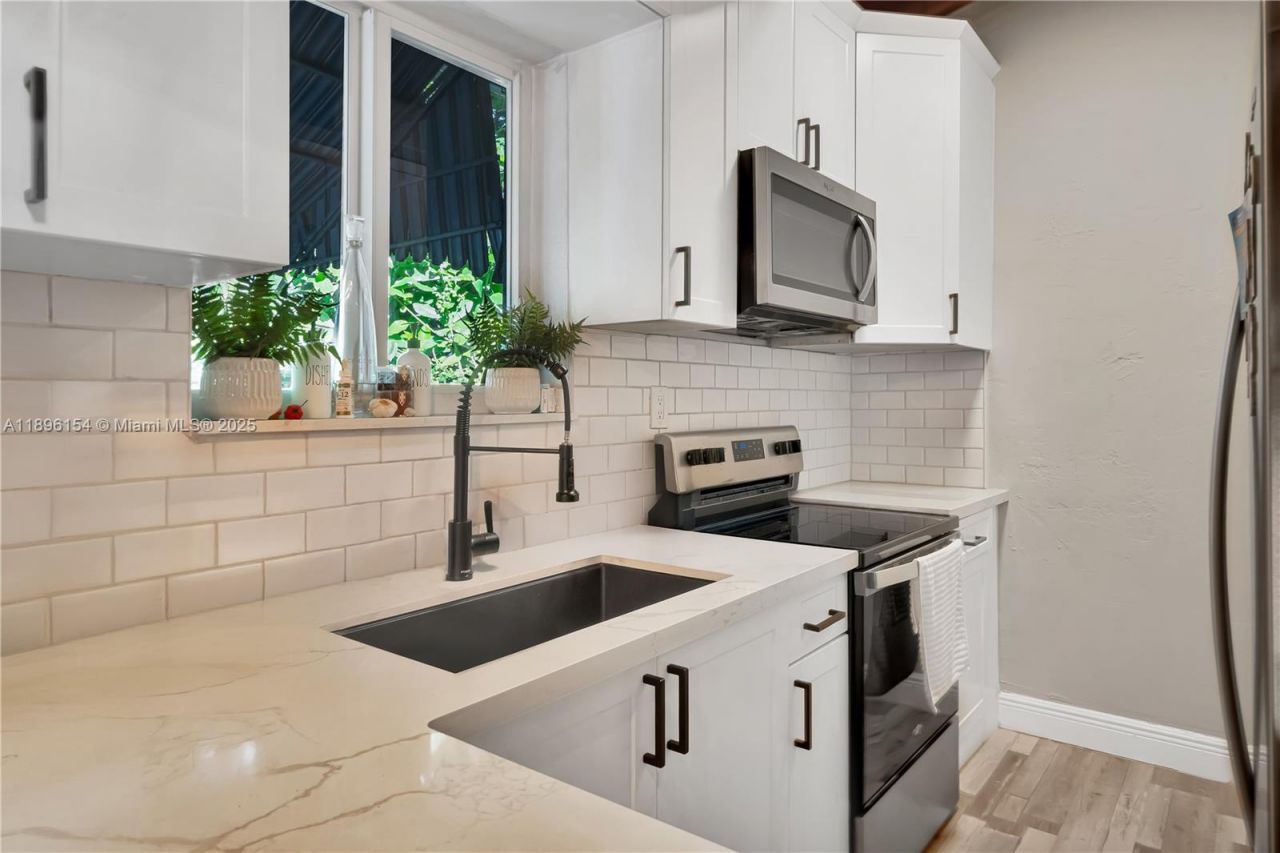 3577 Charles Ave, Miami, FL 33133 Photo