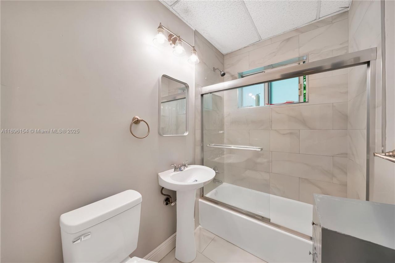 3577 Charles Ave, Miami, FL 33133 Photo