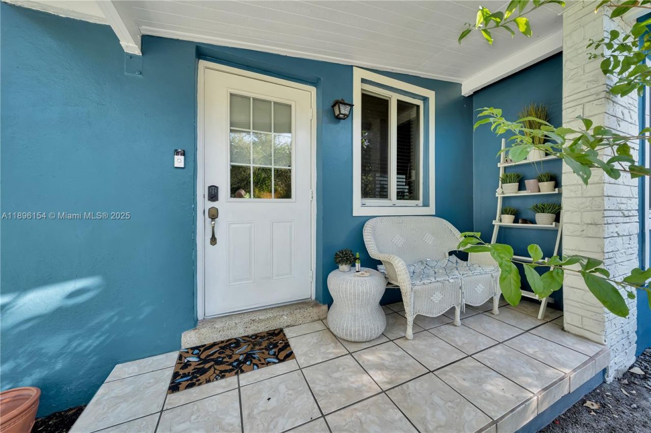 3577 Charles Ave, Miami, FL 33133 Photo