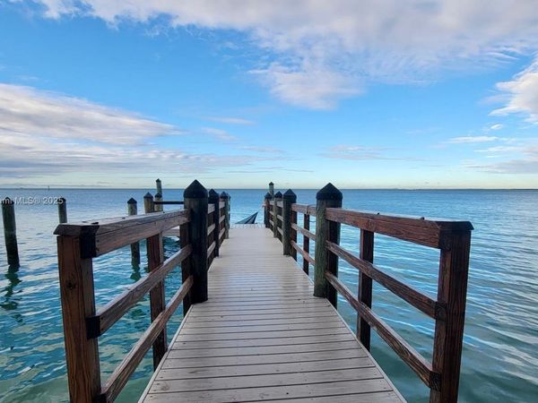 640 S Mashta Dr, Key Biscayne, FL 33149