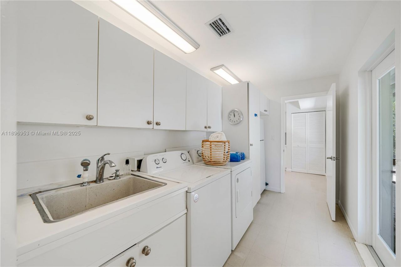 640 S Mashta Dr, Key Biscayne, FL 33149 Photo