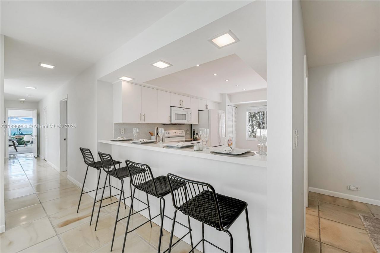 640 S Mashta Dr, Key Biscayne, FL 33149 Photo