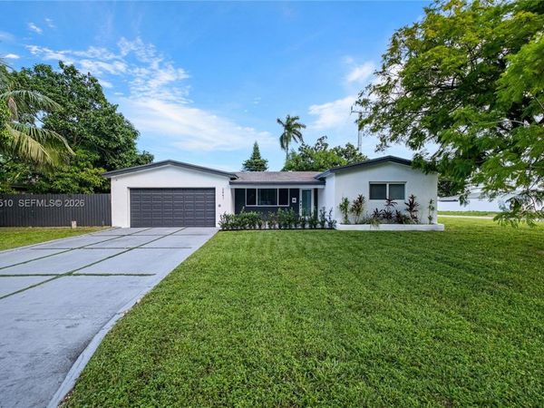 2441 Alcazar Dr, Miramar, FL 33023