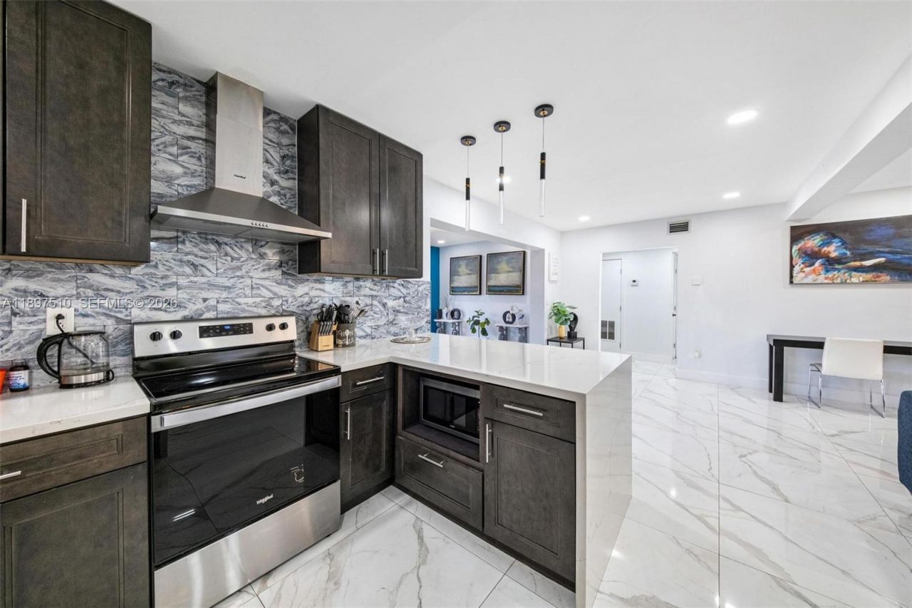 2441 Alcazar Dr, Miramar, FL 33023 Photo