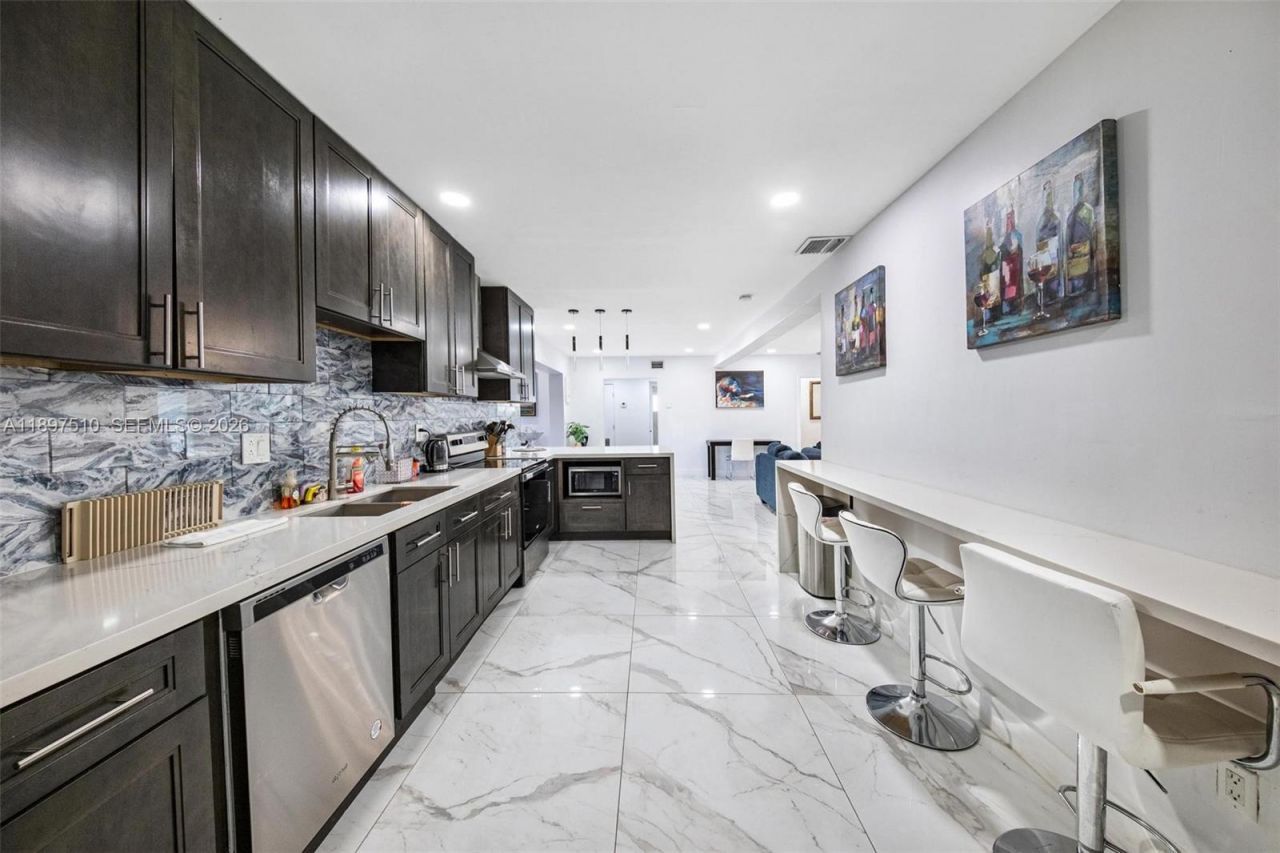 2441 Alcazar Dr, Miramar, FL 33023 Photo