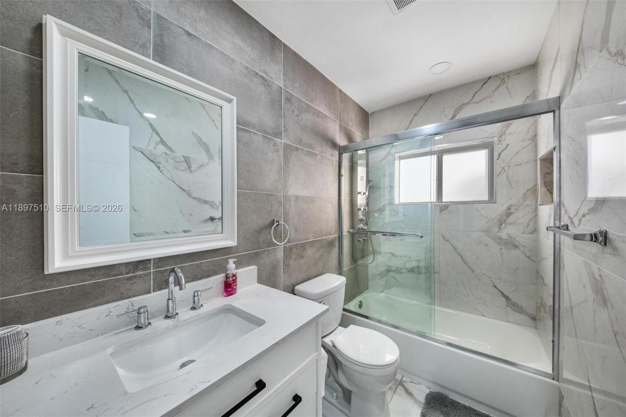 2441 Alcazar Dr, Miramar, FL 33023 Photo