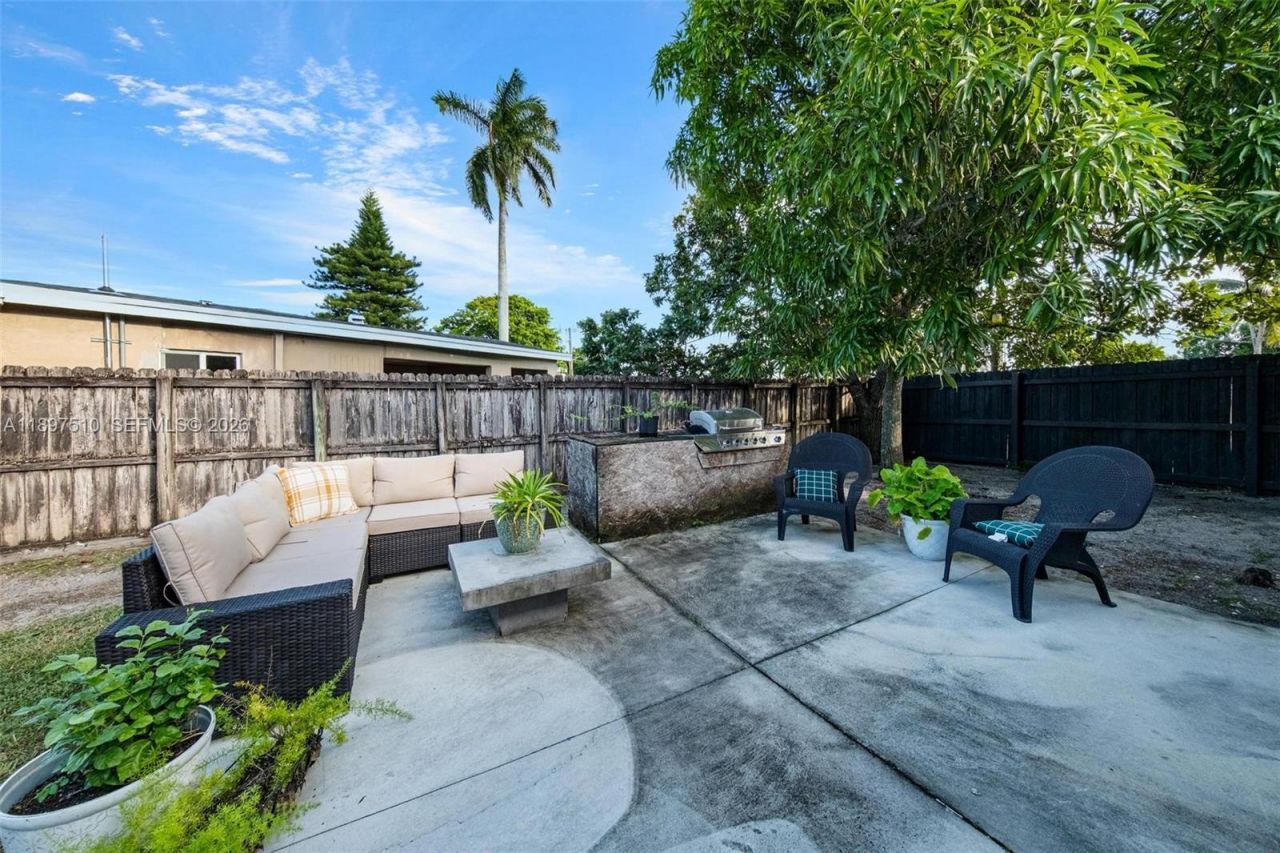 2441 Alcazar Dr, Miramar, FL 33023 Photo