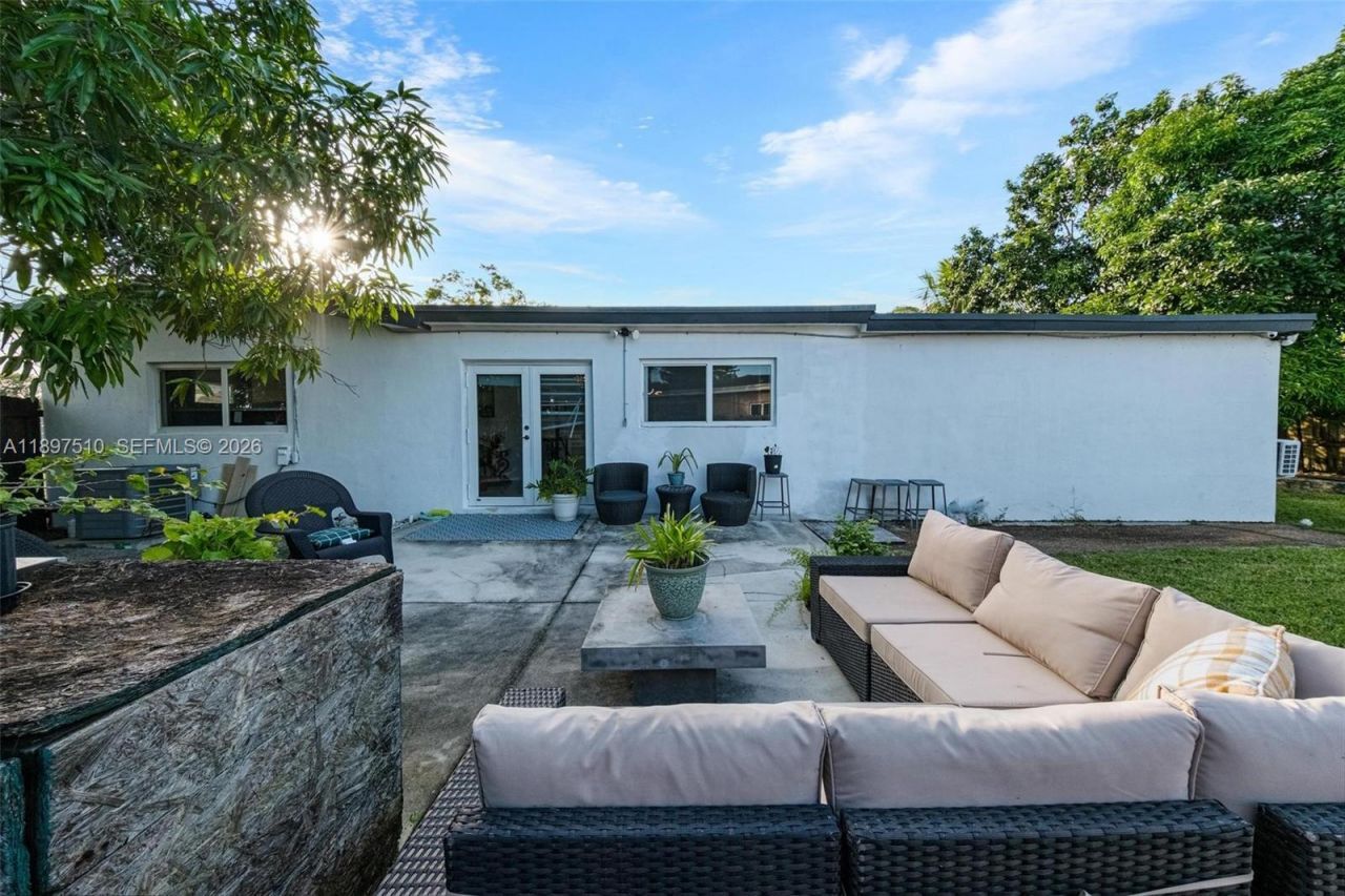 2441 Alcazar Dr, Miramar, FL 33023 Photo