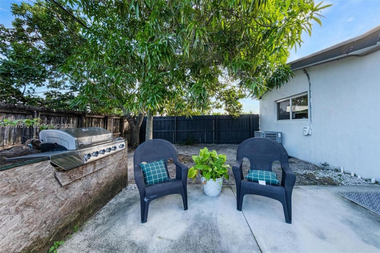 2441 Alcazar Dr, Miramar, FL 33023 Photo