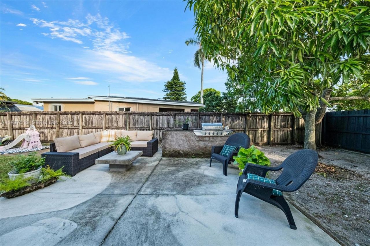 2441 Alcazar Dr, Miramar, FL 33023 Photo