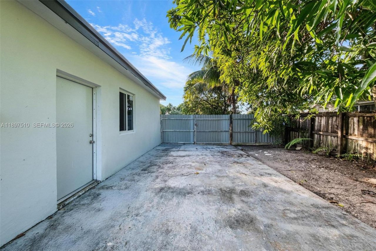 2441 Alcazar Dr, Miramar, FL 33023 Photo