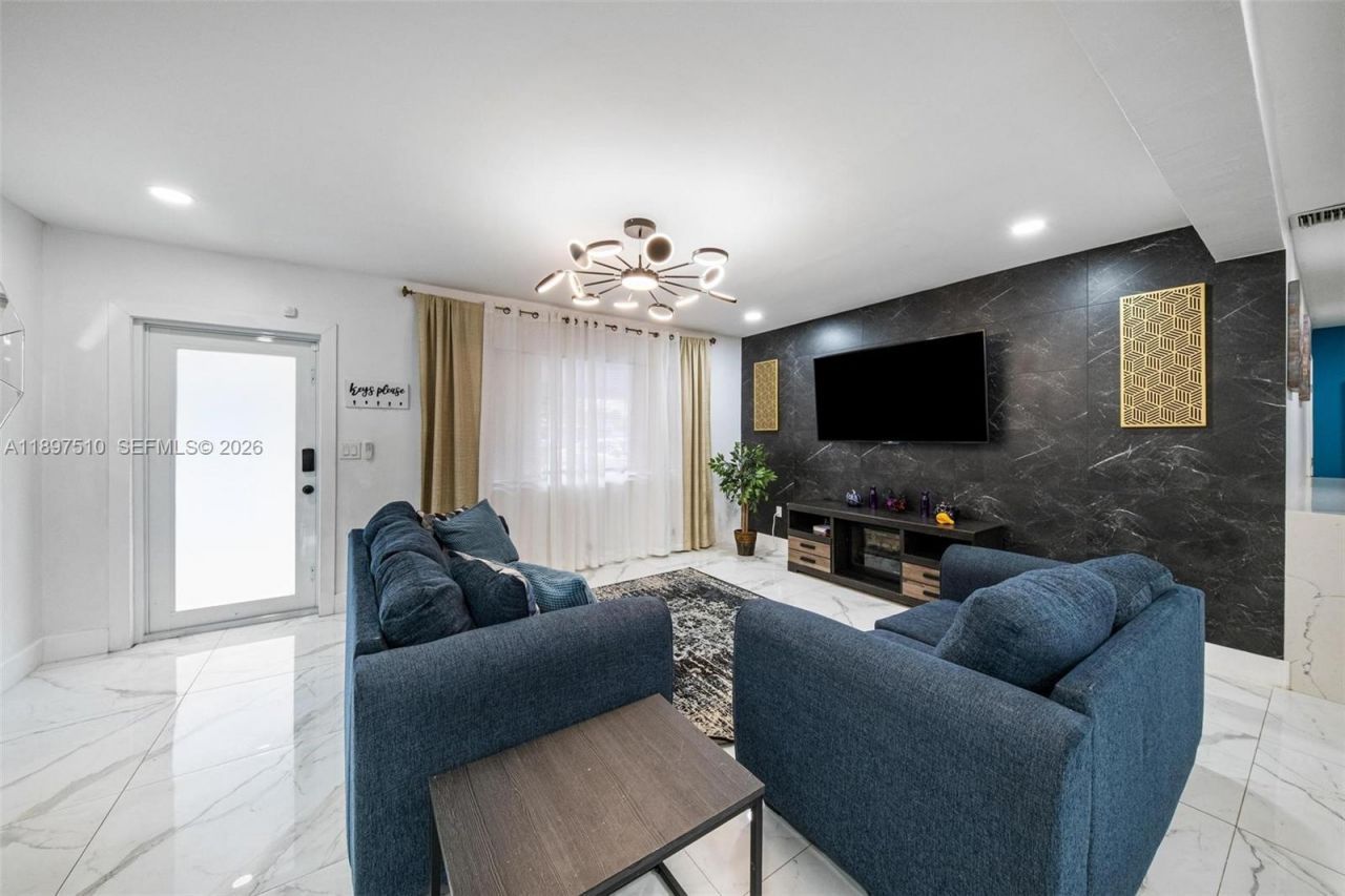 2441 Alcazar Dr, Miramar, FL 33023 Photo